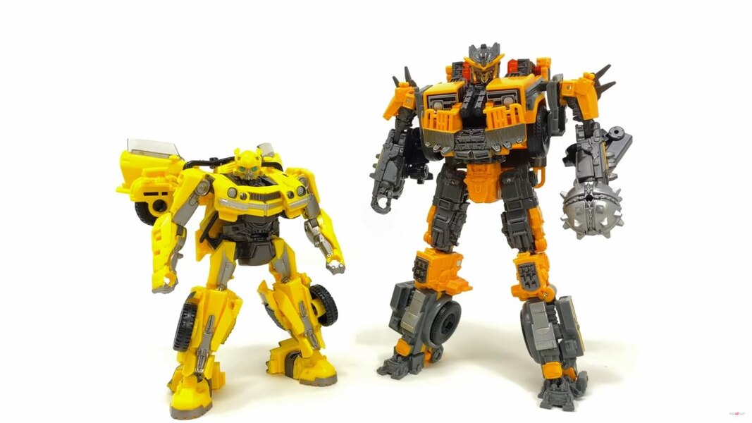 In Hand Image Of Transformers Rise Of The Beasts SS 100 Bumblebee  (19 of 44)